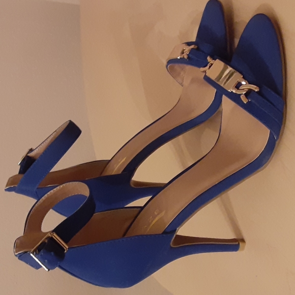 Blue Willow Evening Heels - Picture 2 of 12
